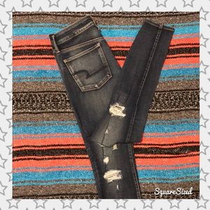 🦅 American Eagle Distressed Jeans